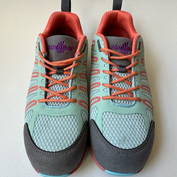 Women's Nautilus N1790 Composite Toe Slip Resistant EH Safety Shoes Size 9W - Picture 3 of 10